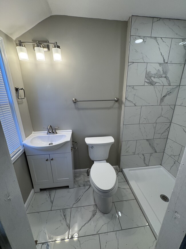 Building Photo - 1029 Woodside Blvd