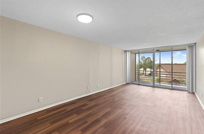 Foto del edificio - 9470 Live Oak Pl