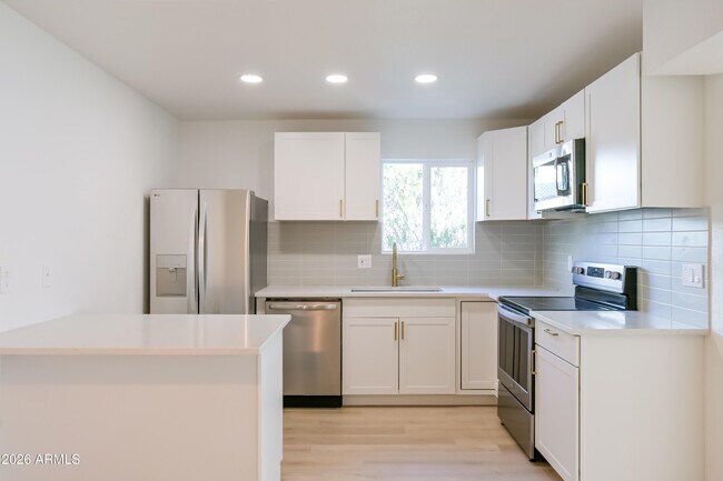 Foto del edificio - 16041 N 31st St