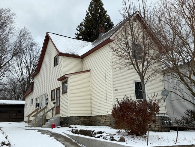 Foto del edificio - 330 E 3rd St