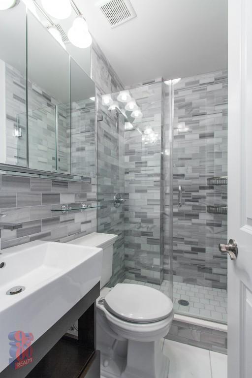 Building Photo - 252 Mott St