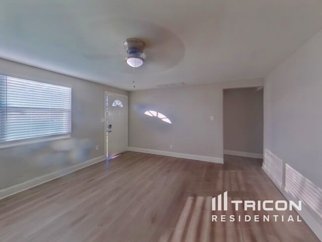 Foto del edificio - 14402 13th St