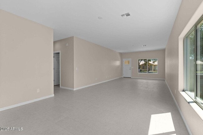 Building Photo - 414 E Eason Ave