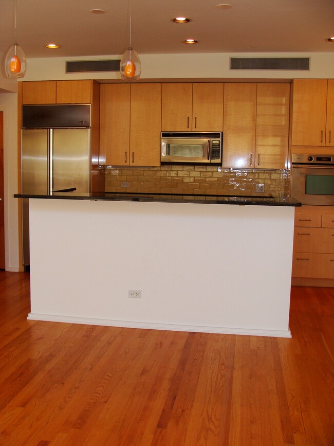 Kitchen - 839 N Hermitage Ave