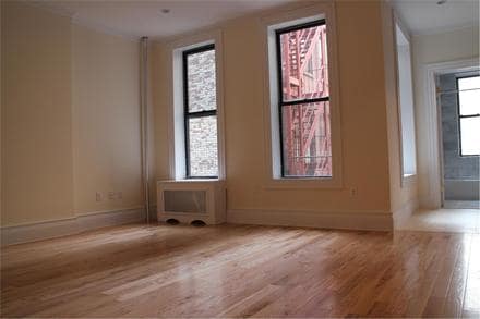 Large living space with great natural light - 252 W 78th St