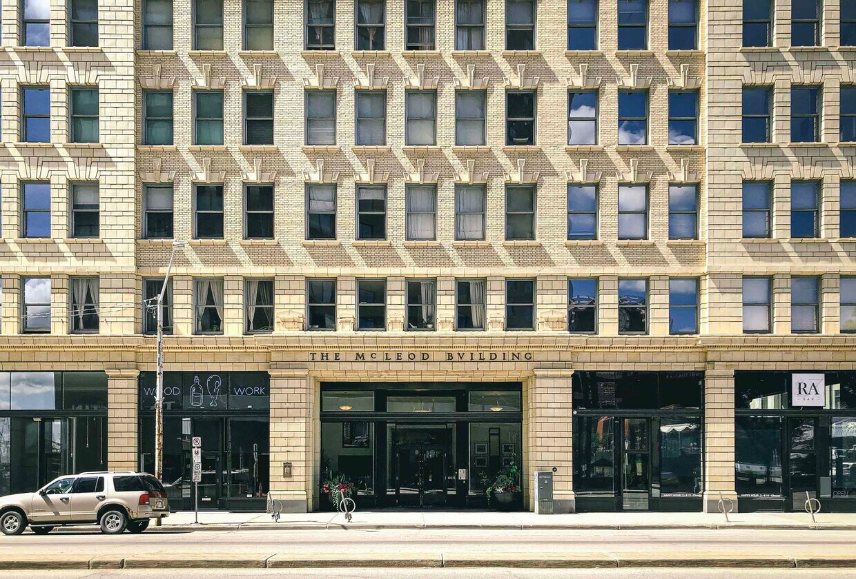 10134 100 St NW Unit 703, Edmonton, AB T5J 0N8 Condo for Rent in