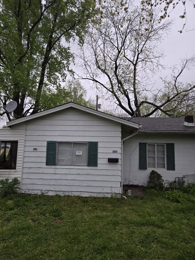 Foto principal - 305 W 7th St