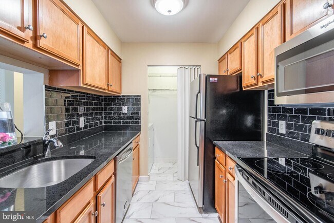 Building Photo - 11701 Olde English Dr