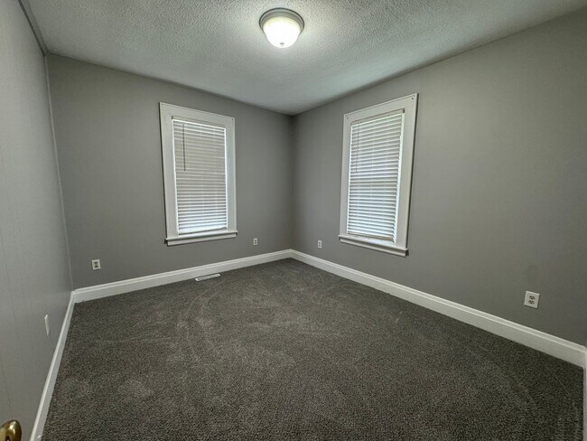 Foto del edificio - GROUND LEVEL 2 BEDROOM DUPLEX