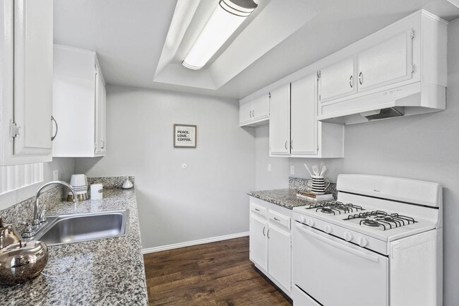 Interior Photo - Villa Marseilles Apartments