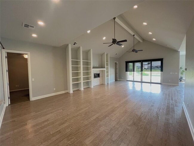 Building Photo - 424 Seville Dr