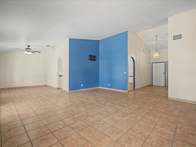 Foto del edificio - Spacious 4-Bedroom Home with Upgrades, Outdoor Living & Community Amenities!