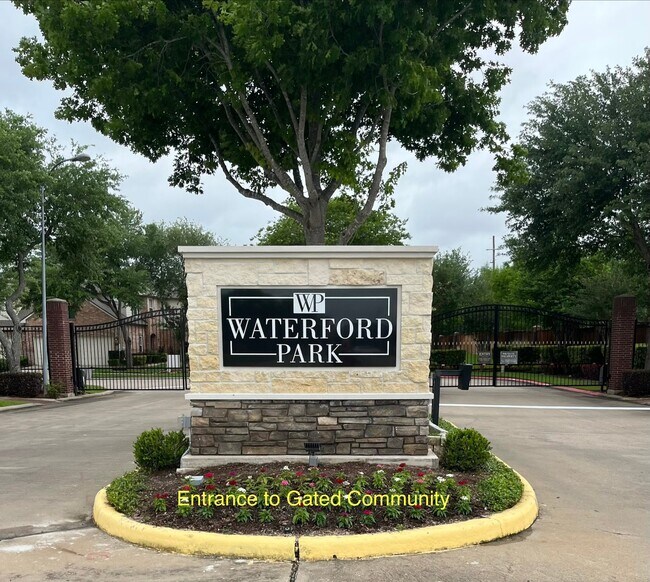 Foto del edificio - 4014 Waterford Ln