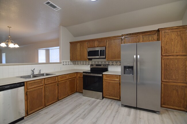 Building Photo - 2106 Flagstaff Dr