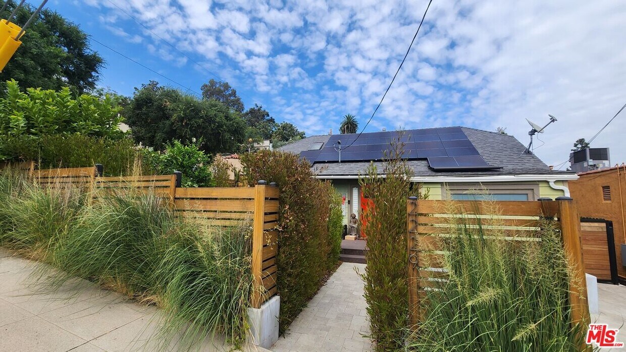 Primary Photo - 2229 Oak Glen Pl