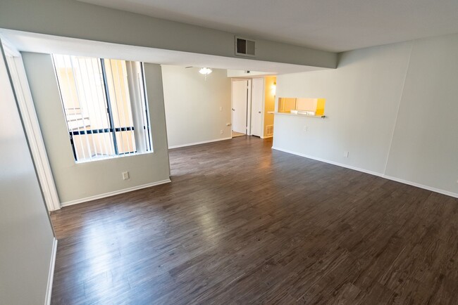 Foto del interior - 6310 Sylmar Ave