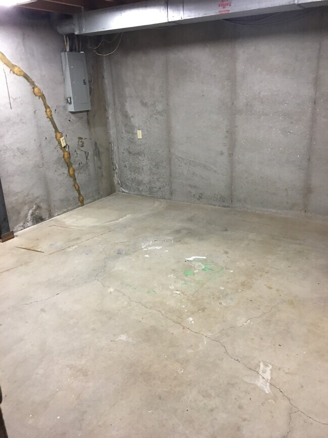 Building Photo - 2339 N Rutland Ct