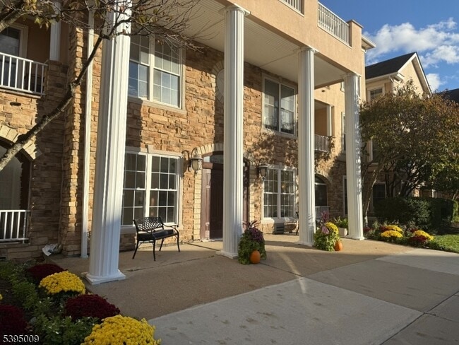 Foto del edificio - 3102 Cleveland Ln