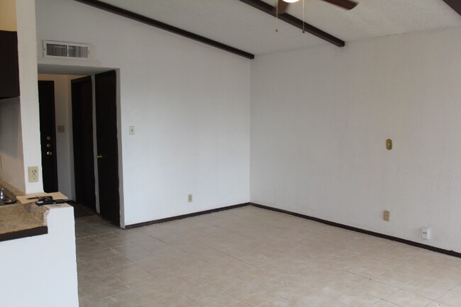 Foto del edificio - 1655 Victor Lopez Dr