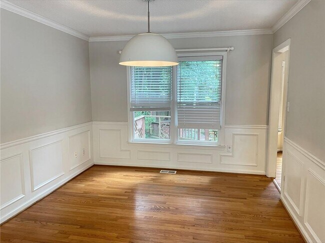 Building Photo - 617 Overhill Dr