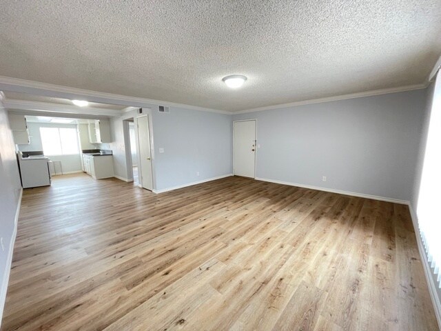 Foto del edificio - 2251 W Main St