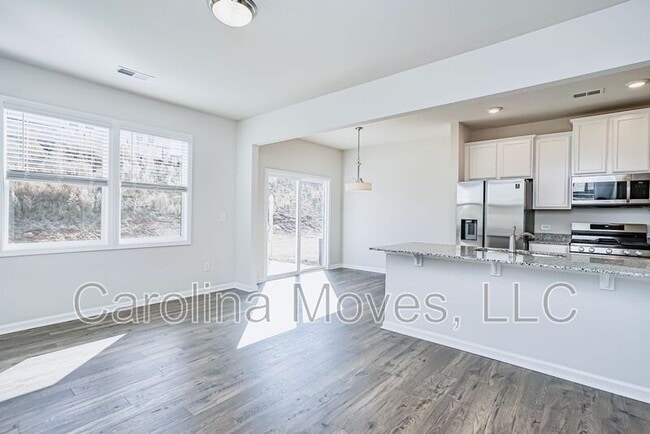 Building Photo - 203 Stone Fruit Ct
