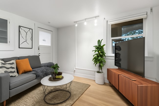 Building Photo - $1,295.00 - 2 Beds, 1 Bath, Condo in Denve...