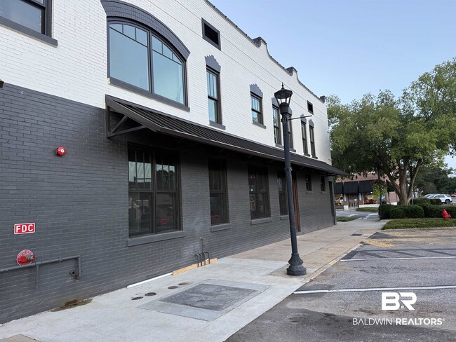 Building Photo - 102 N Alston St