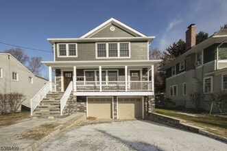 Building Photo - 6 Locust St