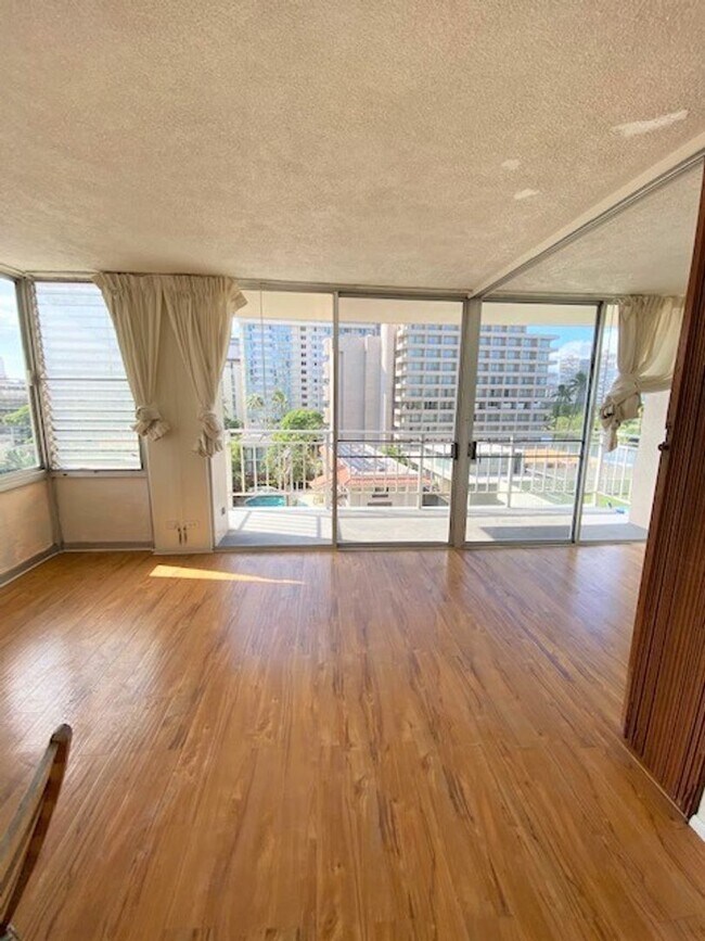 Foto del edificio - One bedroom with parking in Waikiki