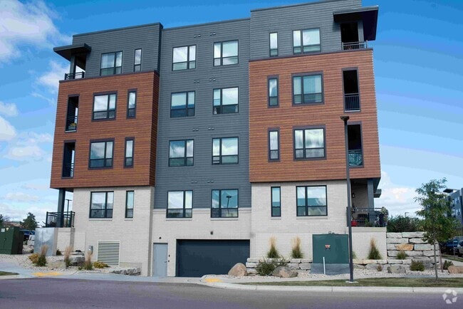 Exterior - Oak Ridge at University Park Senior Apartm...