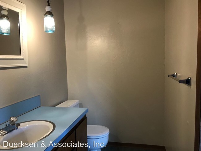 Building Photo - 4 br, 1.5 bath House - 6450 SW West Hills Rd