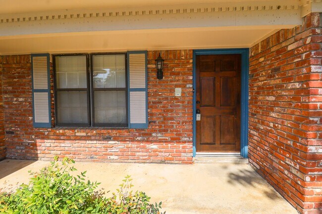 Foto del edificio - 3 Bed | 2 Bath in Central Tulsa!