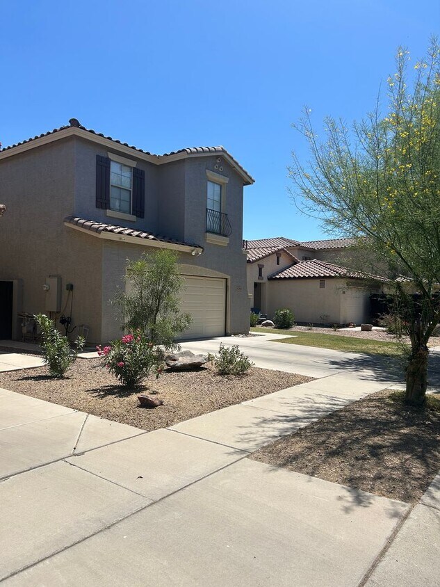 Building Photo - Coming Soon: Lovely 3 bed / 2.5 bath Home ...