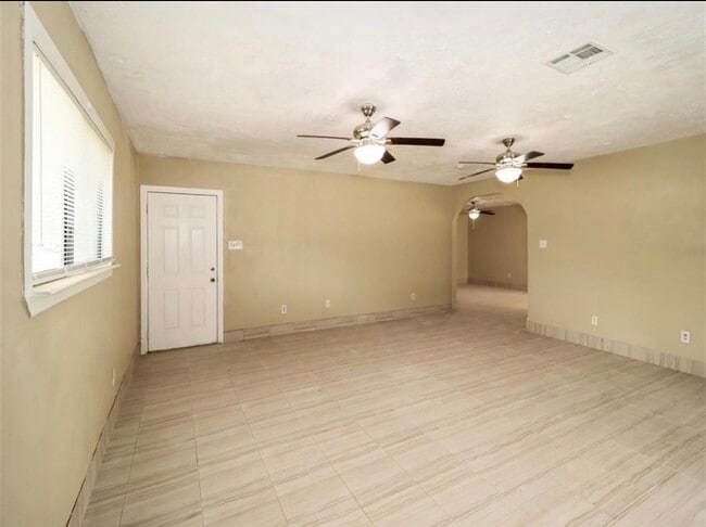 Building Photo - 501 Ladd St