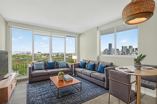 Foto del edificio - 2021 SW 3rd Ave