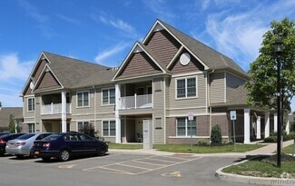 Building Photo - 1013 Deer Lakes Dr