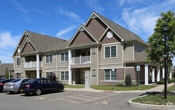 Building Photo - 1013 Deer Lakes Dr