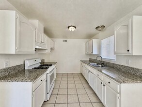 Building Photo - 2042 E 19th St