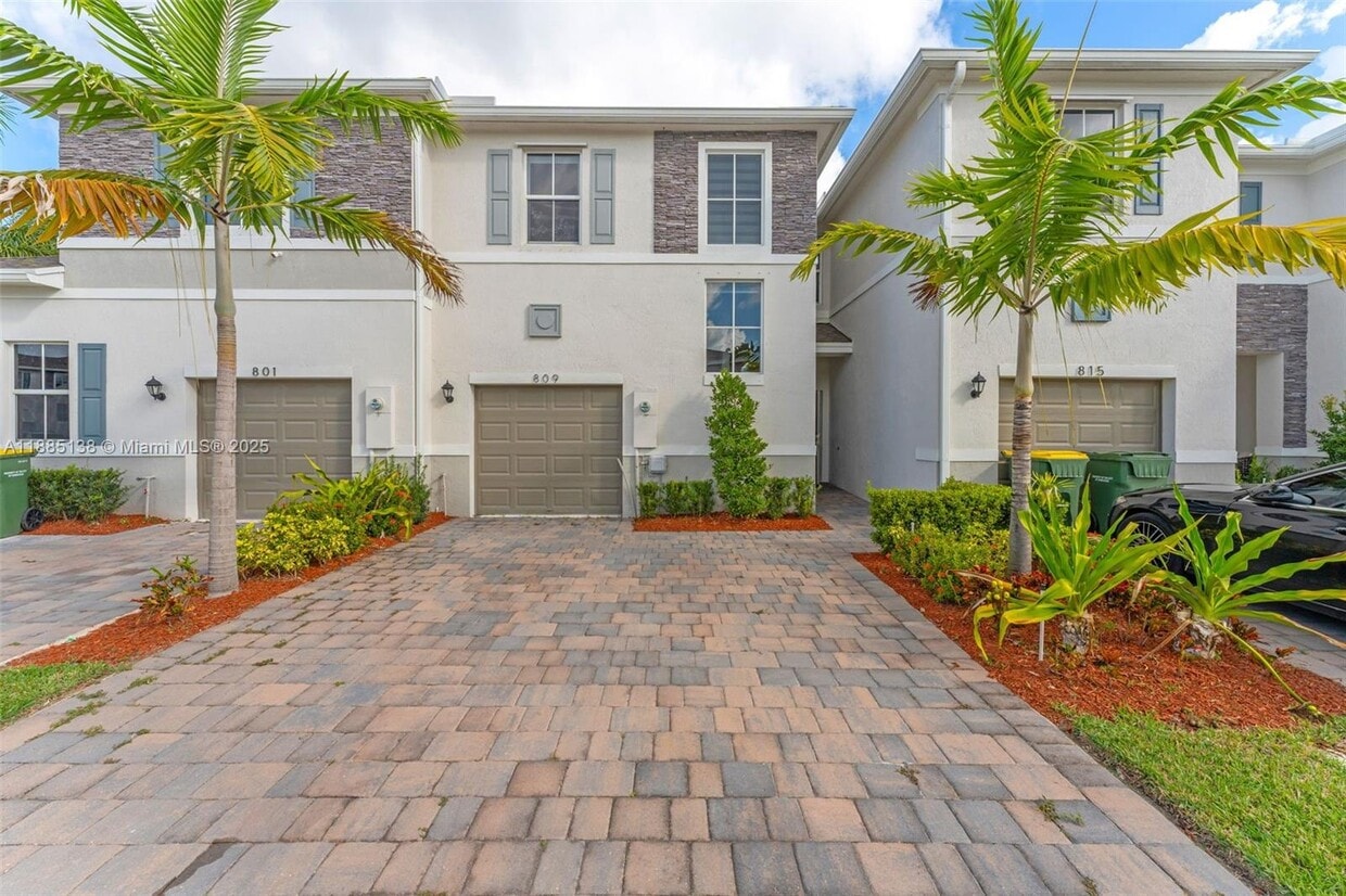 Primary Photo - 809 SE 16th Ct