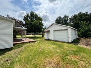 Building Photo - 1415 W Kent Dr