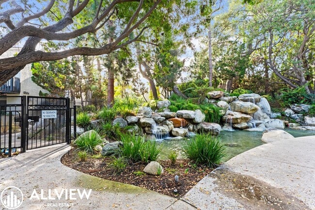 Foto del edificio - Beautifully Renovated 2-Bed, 2-Bath Home in a Gated Community!