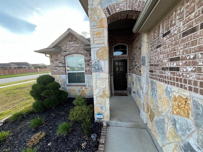Building Photo - 601 Bridle Creek Dr