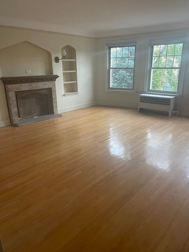 Building Photo - 6113 N Francisco Ave