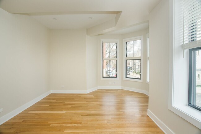 Foto del edificio - 2258 N Southport Ave