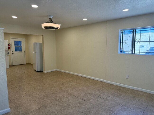 Foto del edificio - 1259A Morena Blvd
