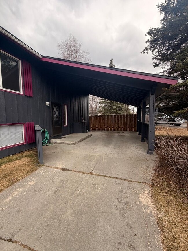 Building Photo - Very well maintained 4 bedroom house - Pet ok on approval. Available NOW!