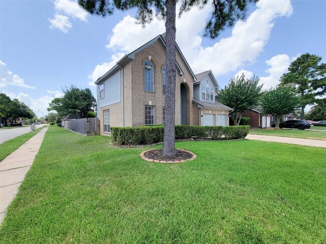 Building Photo - 17403 Canyon Knoll Dr