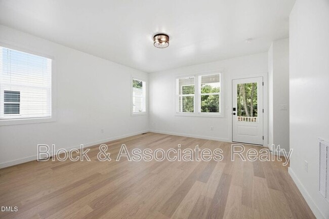 Foto del edificio - 2815 Wilcox Pl