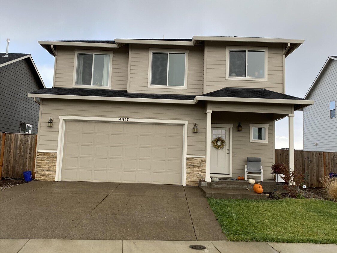 Primary Photo - 4317 NE Somerset Dr